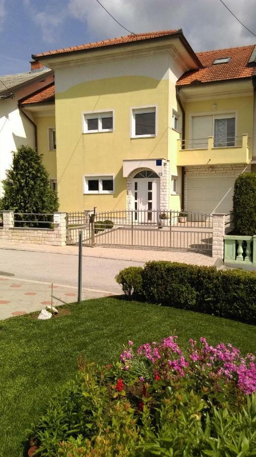 Apartmani Nova Karlovac Exterior foto